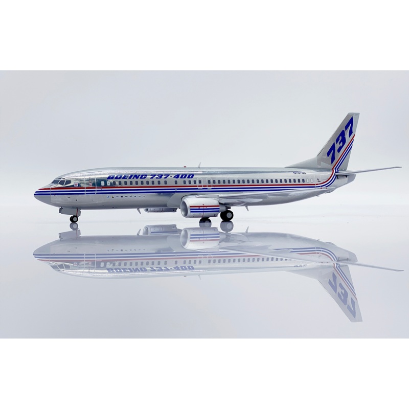 1/200 Boeing House Color 737-400 “Polished” Reg: N73700 with Stand