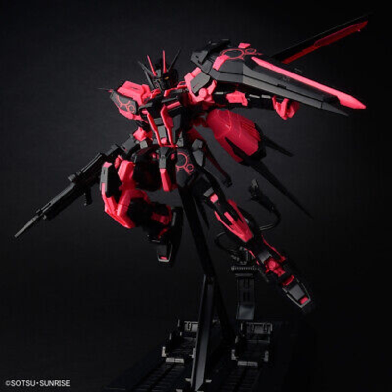 [LIMITED] MG 1/100 AILE STRIKE GUNDAM VER.RM [RECIRCULATION COLOR/NEON PINK]