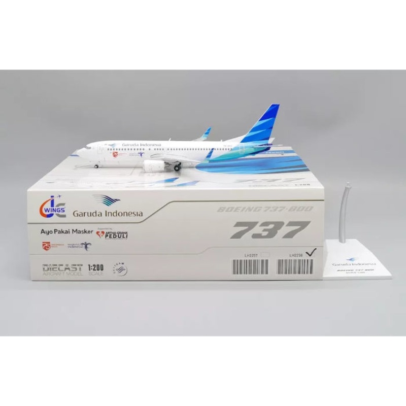 1/200 Garuda Indonesia Boeing 737-800 “75 Indonesia Maju” Reg: PK-GMZ with Stand