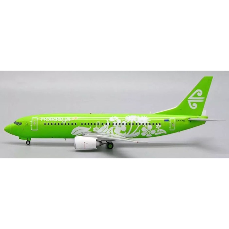 1/200 Air New Zealand Boeing 737-300 “Holidays” Reg: ZK-FRE with Stand
