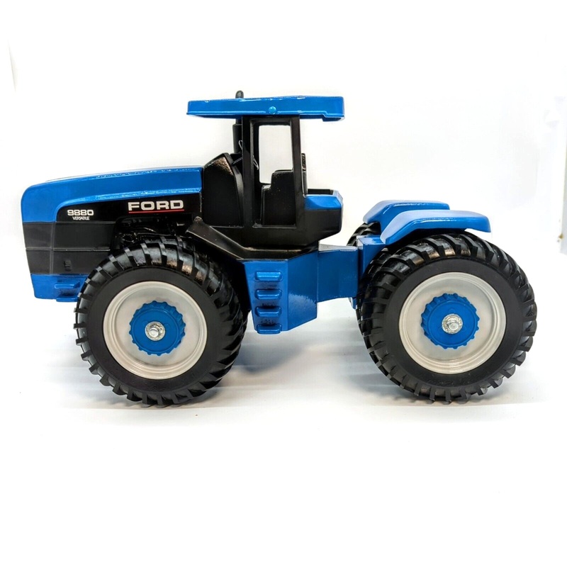 1/16 Ford 9880 4wd Tractor, Parts Expo