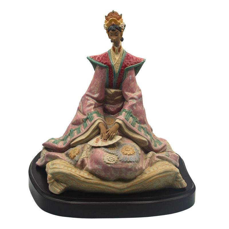 Lladr Figurine: 12374 Empress | Gres