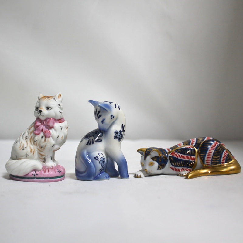 Lot of 3 Franklin Mint: Curio Cabinet Cat Figurines