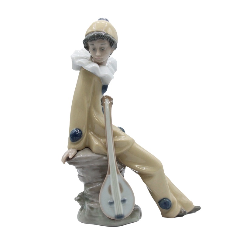 Nao by Lladr Figurine: 1054 Wandering Minstrel