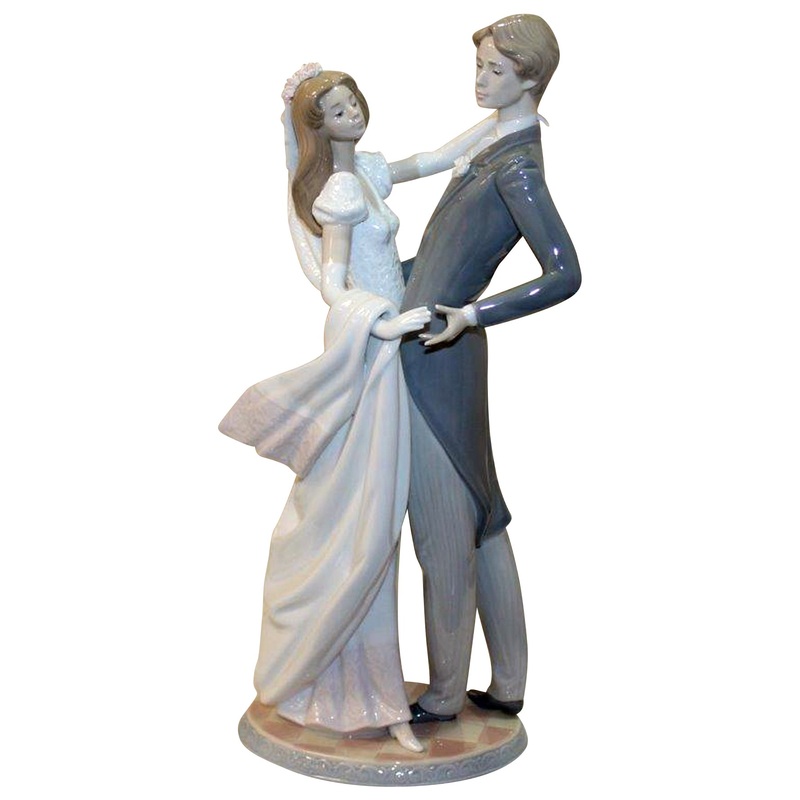 Lladr Figurine: 1528 I love you Truly