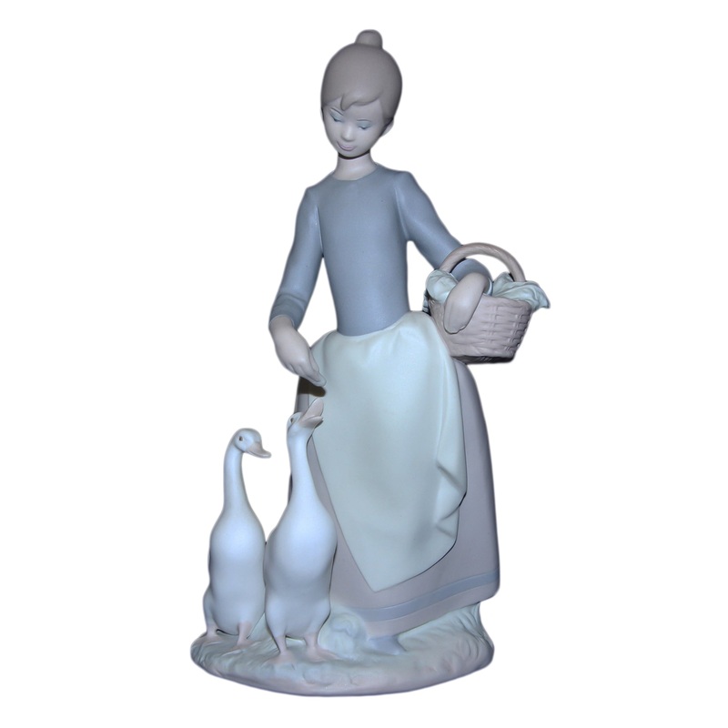 Lladr Figurine: 1306 On the Farm