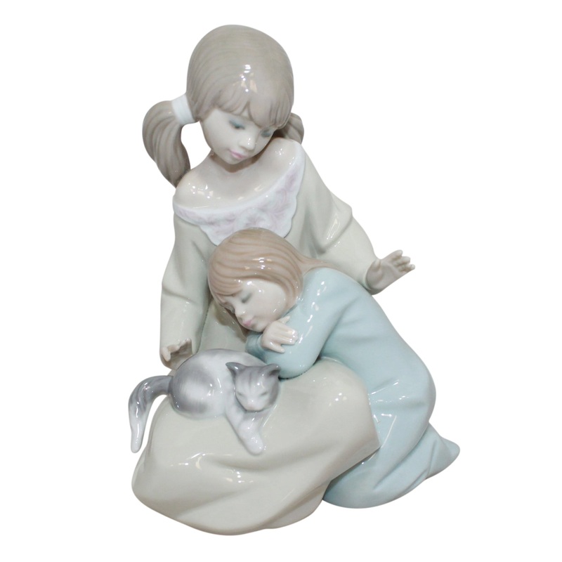 Lladr Figurine: 1534 Little Sister