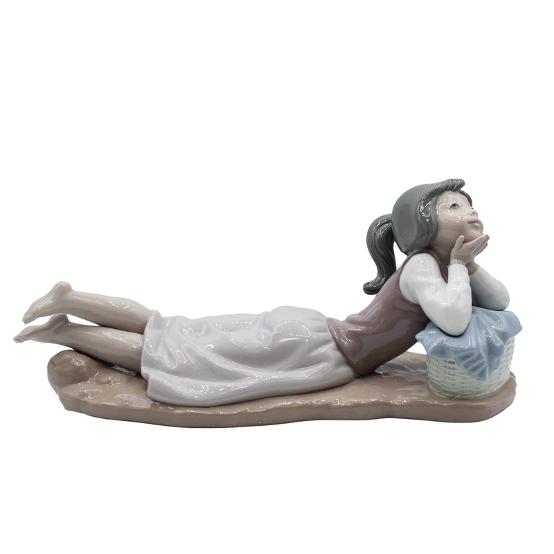 Nao by Lladr Figurine: 348 Day Dreaming Girl