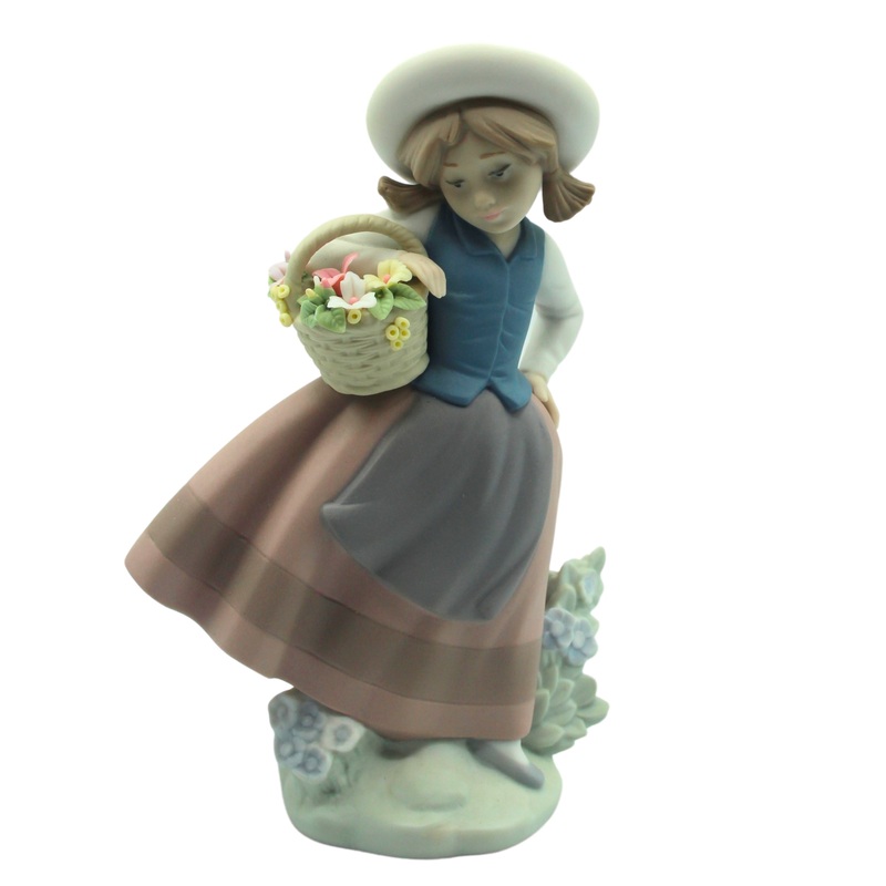 Lladr Figurine: 15221 Sweet Scent
