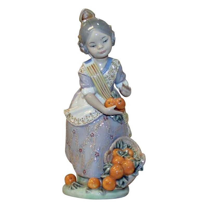 Lladr Figurine: 1422 Miss Valencia