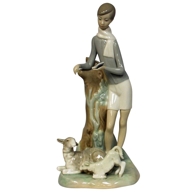 Lladr Figurine: 4509 Boy with Lambs