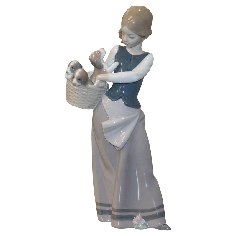 Lladr Figurine: 1311 Girl with Puppies