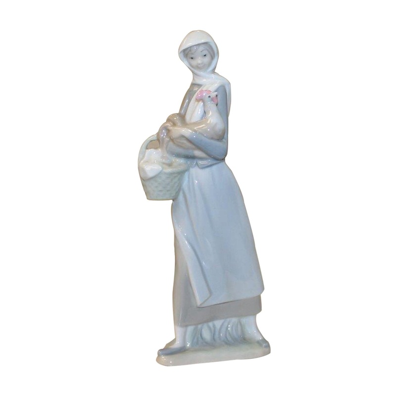Lladr Figurine: 4591 Girl with Cockerel