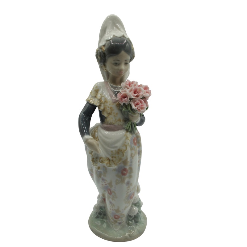 Lladr Figurine: 1304 Valencian Lady