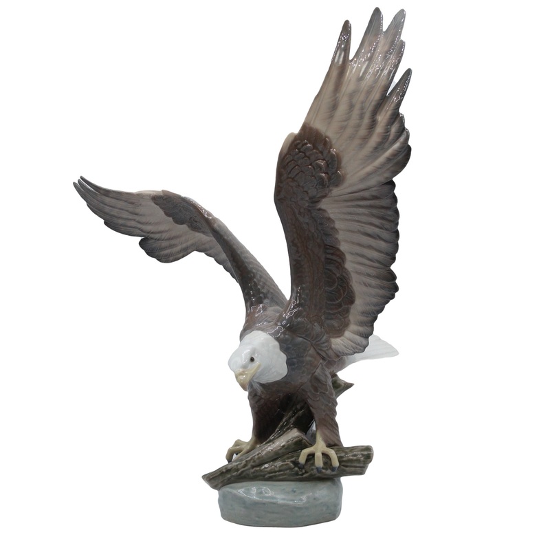 Lladr Figurine: 1738 Liberty Eagle | Signed