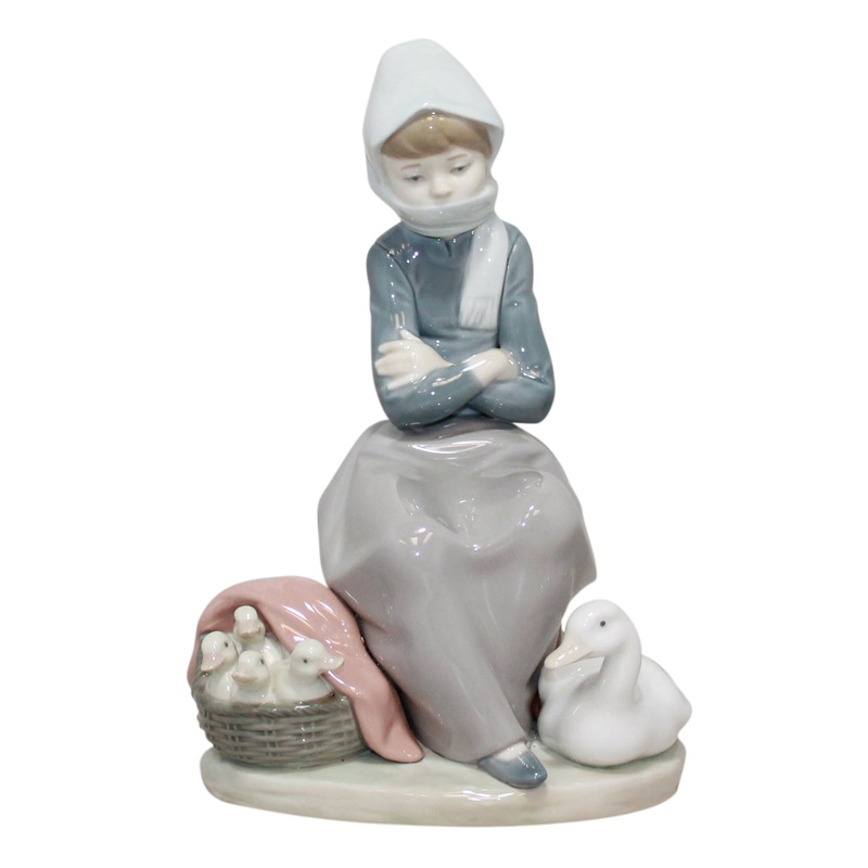 Lladr Figurine: 1267 Girl with Ducks