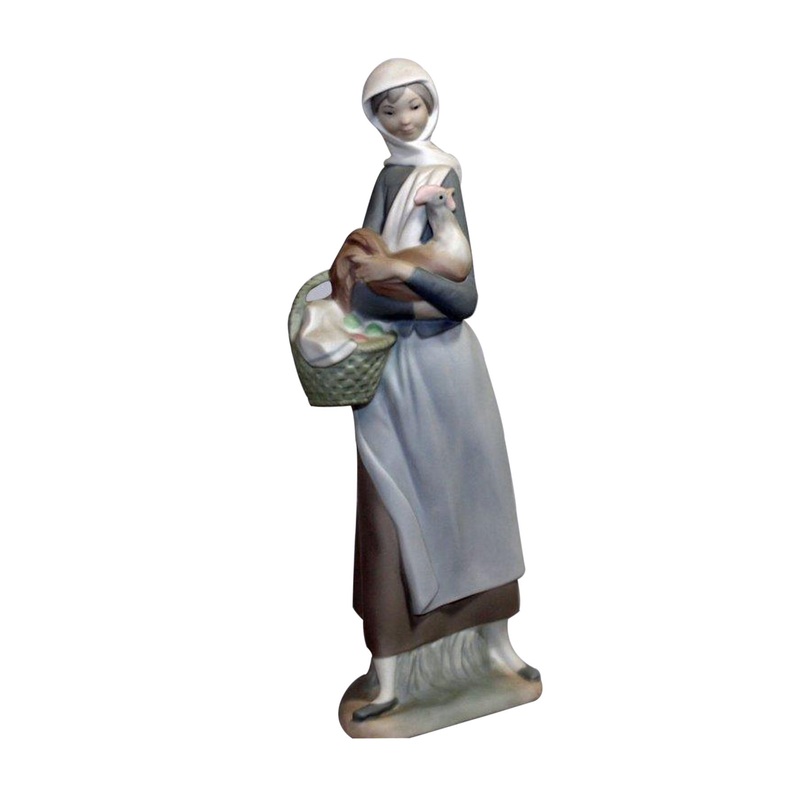 Lladr Figurine: 4591m Girl with Cockerel Matte
