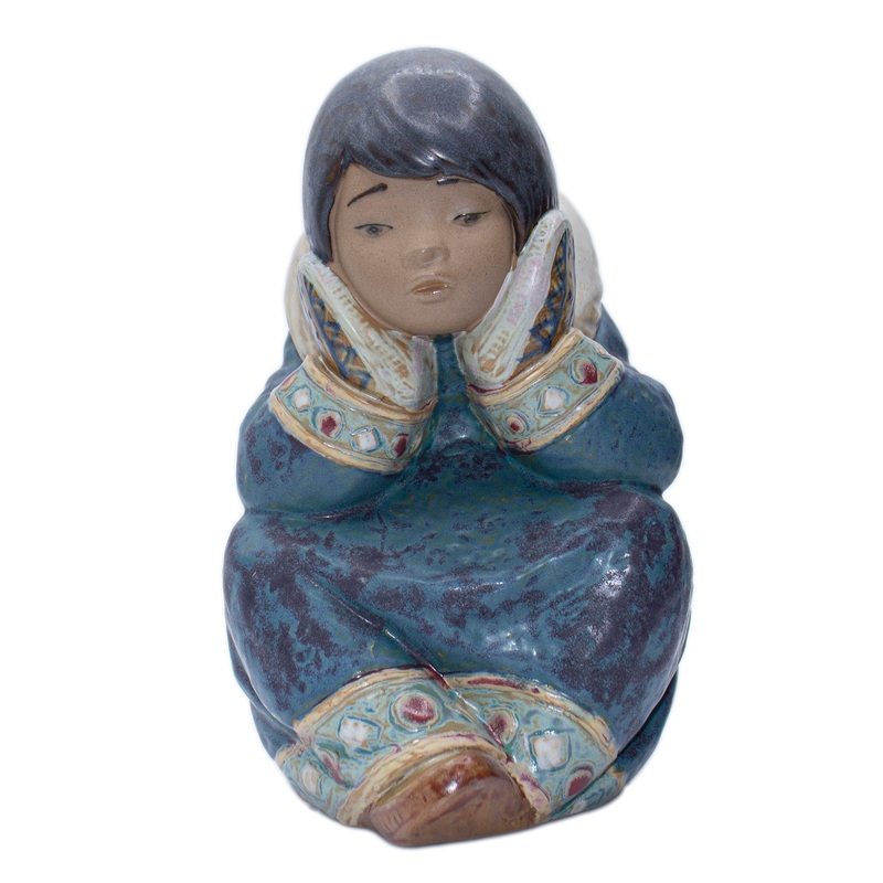 Lladr Figurine: 12158 Pensive Eskimo Girl