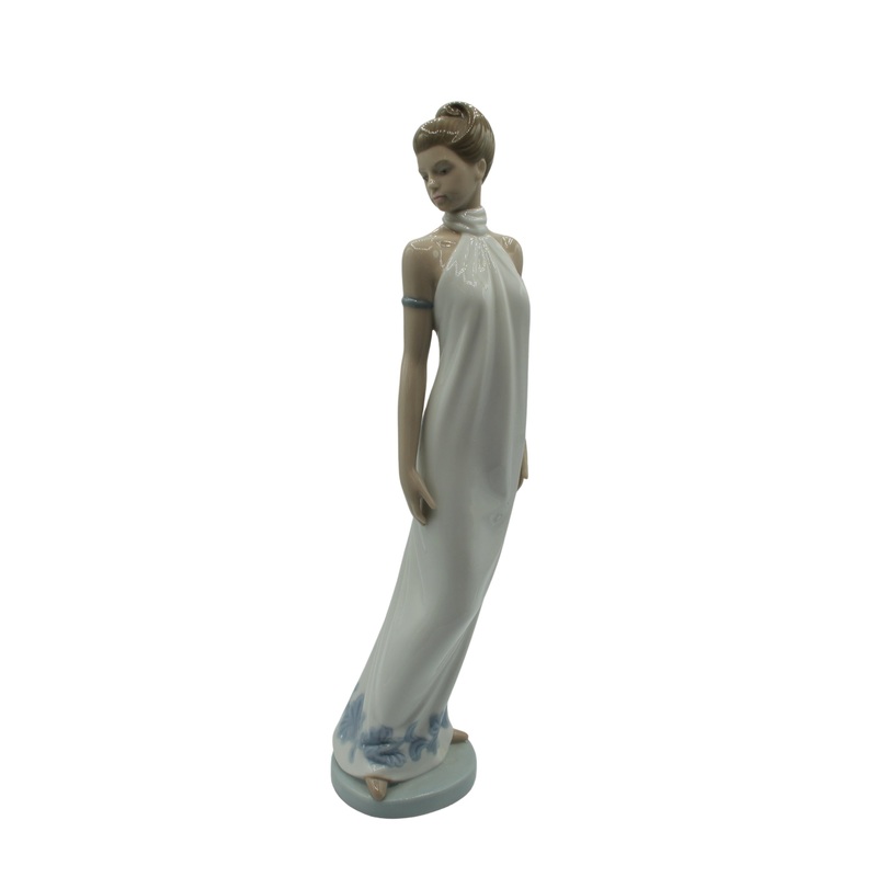 Nao by Lladr Figurine: 1205 Elegance