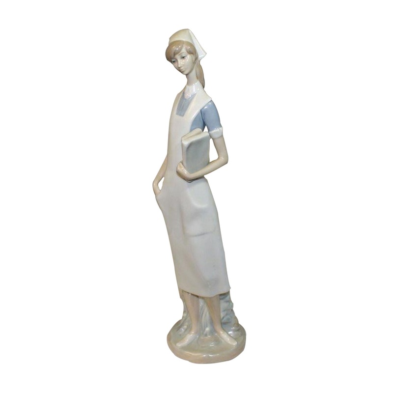 Lladr Figurine: 4603 Nurse Standing
