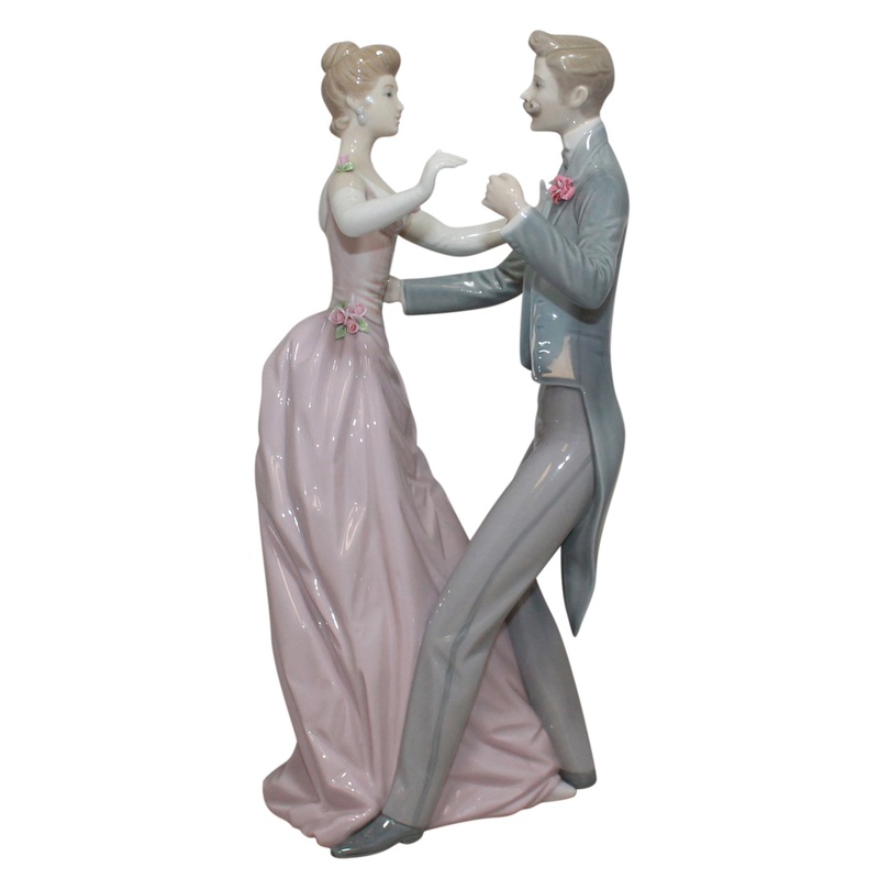 Lladr Figurine: 1373 Anniversary Waltz