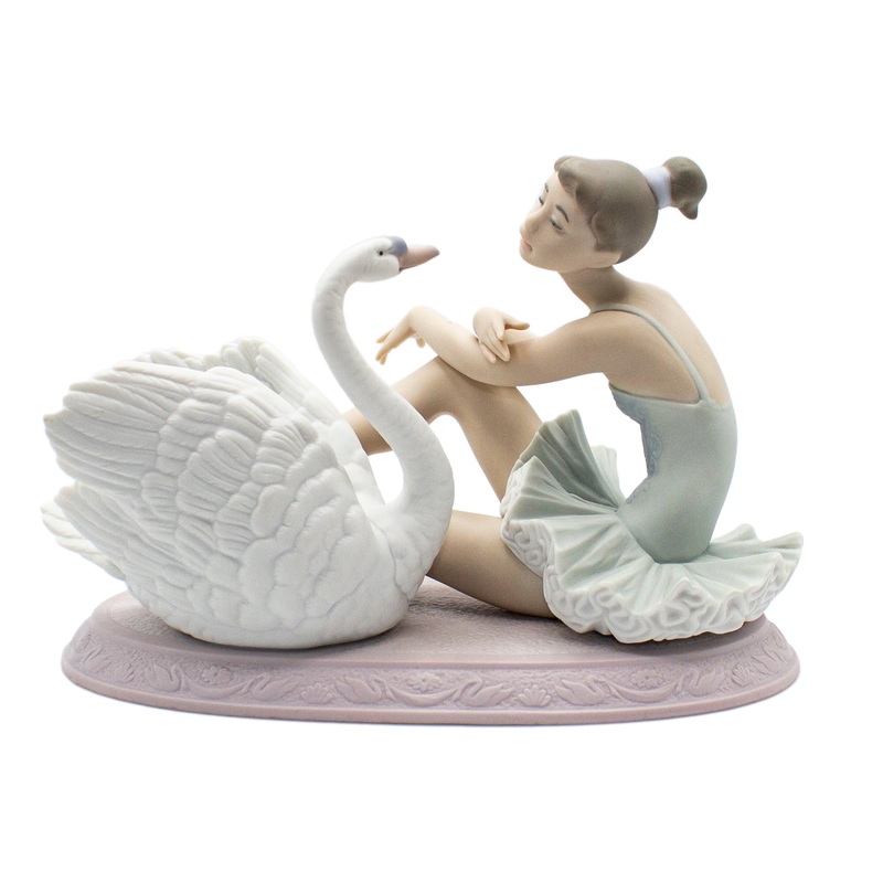 Lladr Figurine: 16204 Grace and Beauty