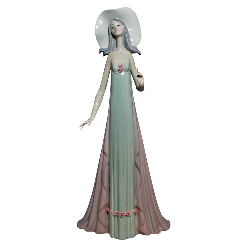 Lladr Figurine: 1431 The Debutante