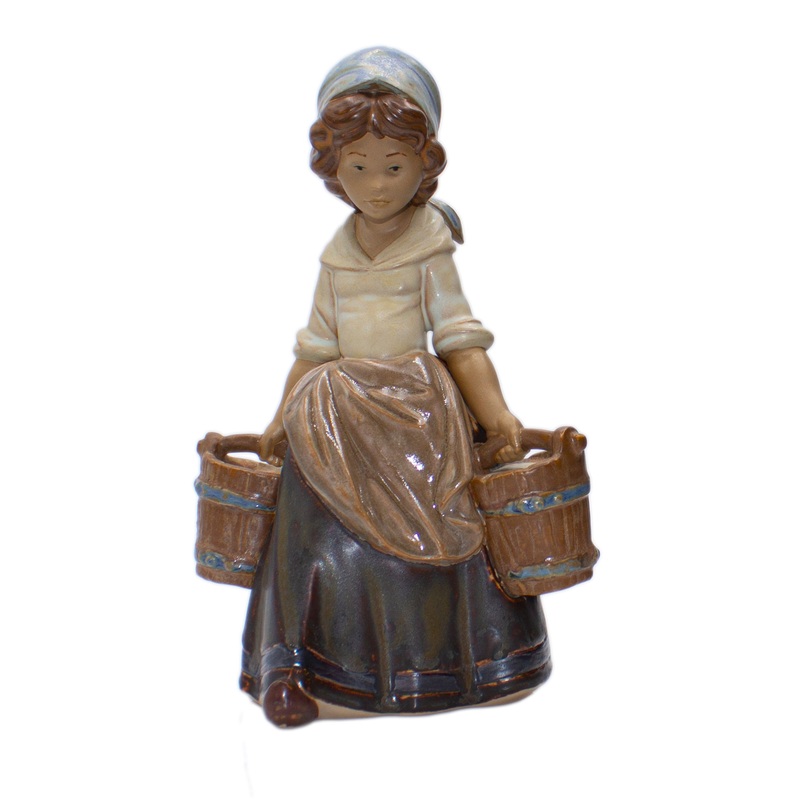 Lladr Figurine: 13512 Girl with Two Pails