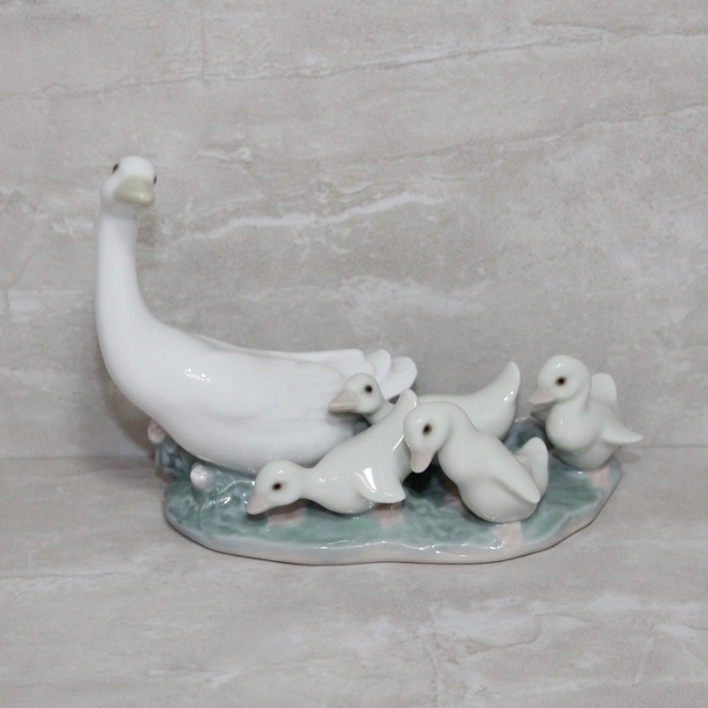 Lladr Figurine: 1307 Ducklings