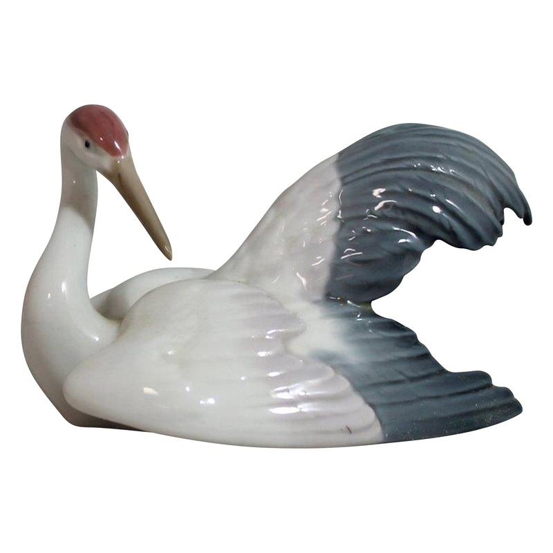 Lladr Figurine: 1599 Nesting Crane