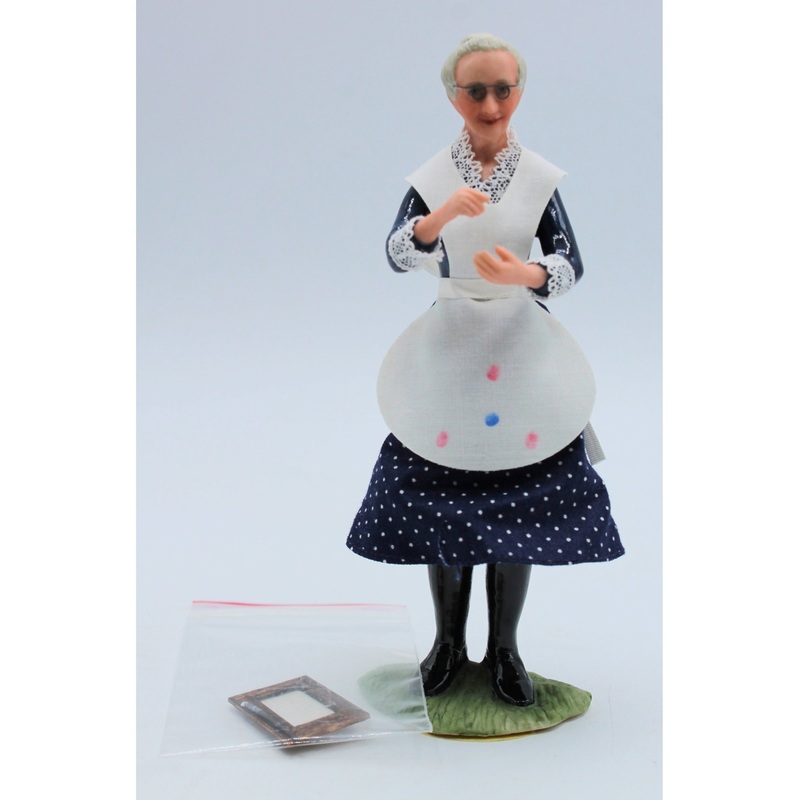 Lot of 2: Betsy Ross & Grandma Moses Figurines | Non-Mint Boxes