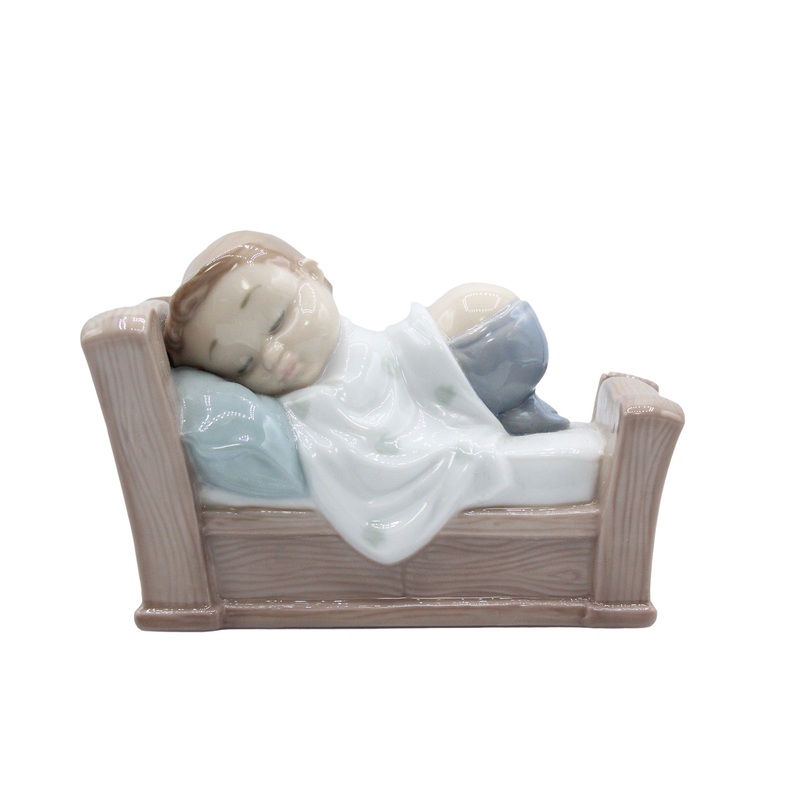 Nao by Lladr Figurine: 1504 Snuggle Dreams