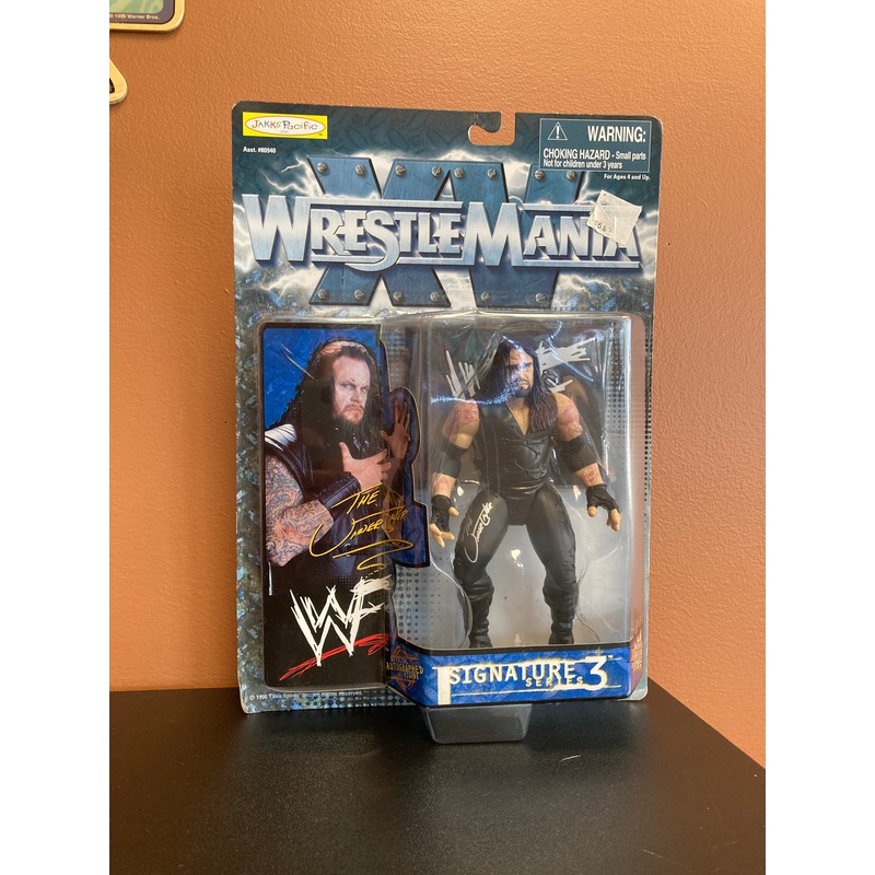 WrestleMania Signature Series 3 the Undertaker Figure card damage