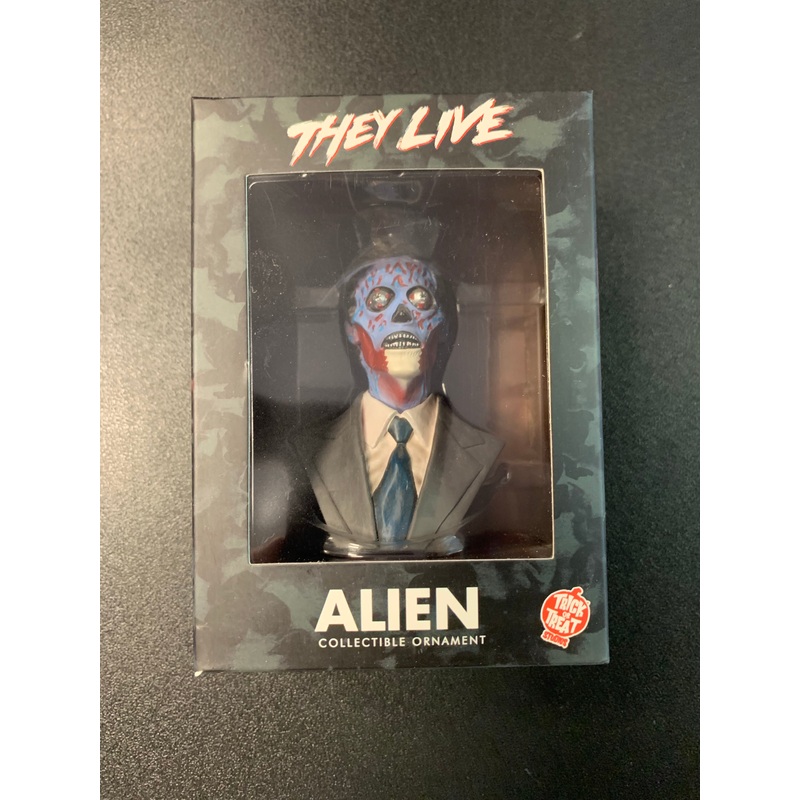 HOLIDAY HORRORS – THEY LIVE ALIEN ORNAMENT