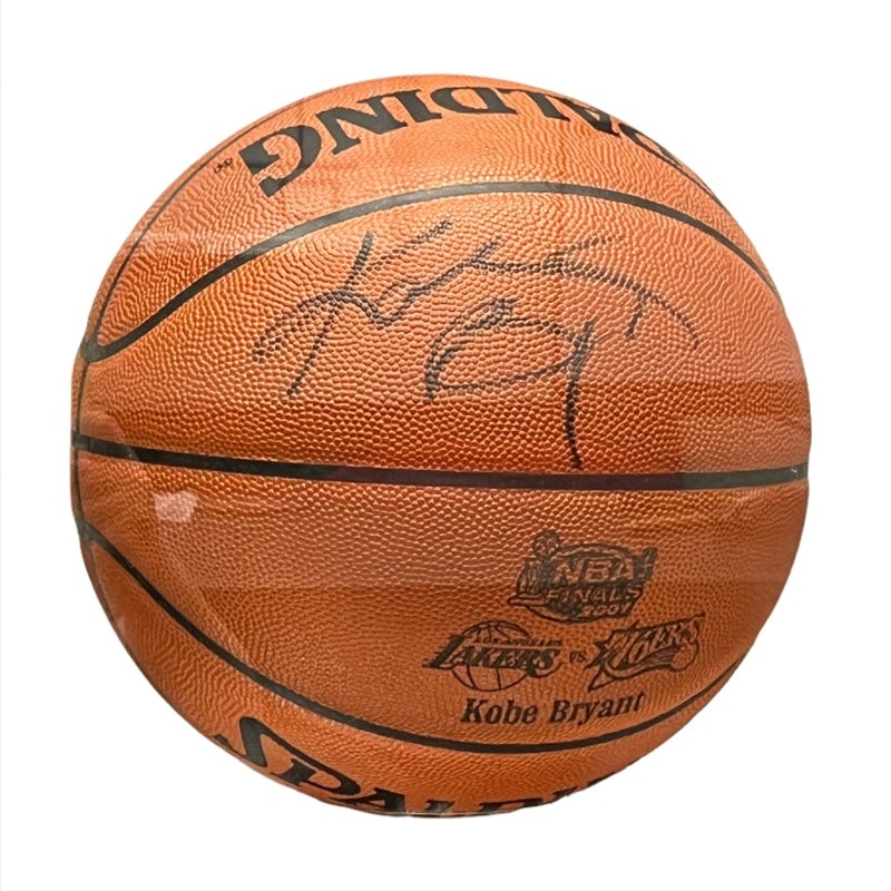 Autograph Basketball: Kobe Bryant