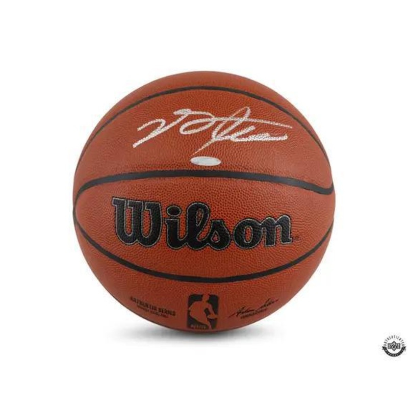 Autographed Basketball: DeAaron Fox | 2022-23 Clutch Player of the Year | UDA Authenticated